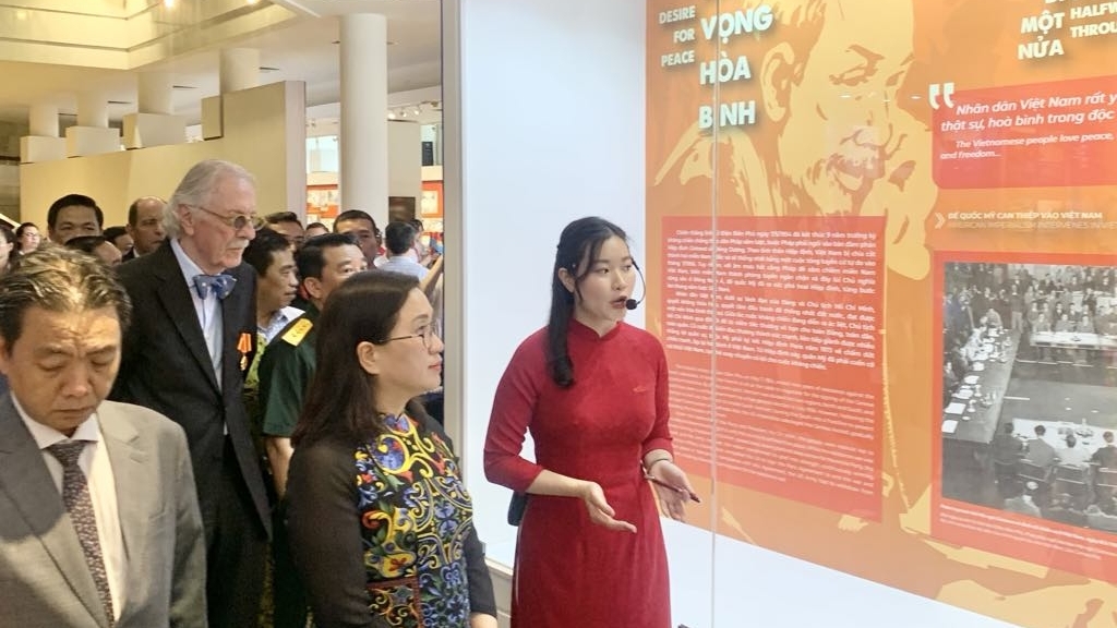 Không khí 'Đất nước trọn niềm vui' tại Bảo tàng Hồ Chí Minh