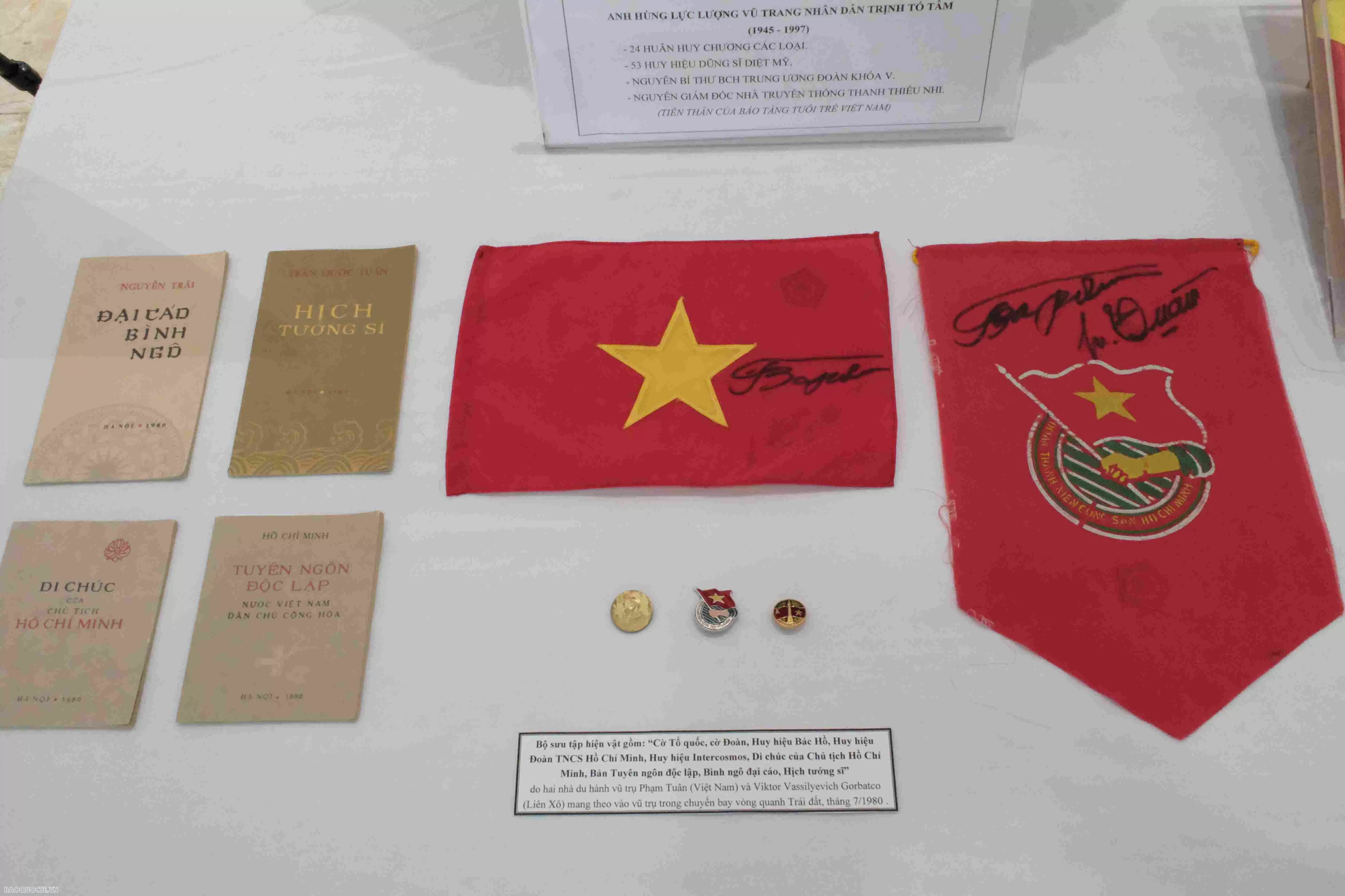 Khai mạc Triển lãm ‘50 năm thống nhất đất nước - Non sông liền một dải’