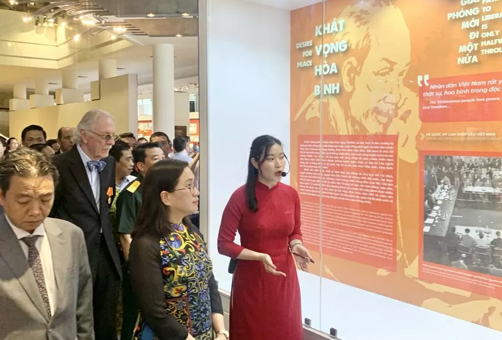 Không khí 'Đất nước trọn niềm vui' tại Bảo tàng Hồ Chí Minh