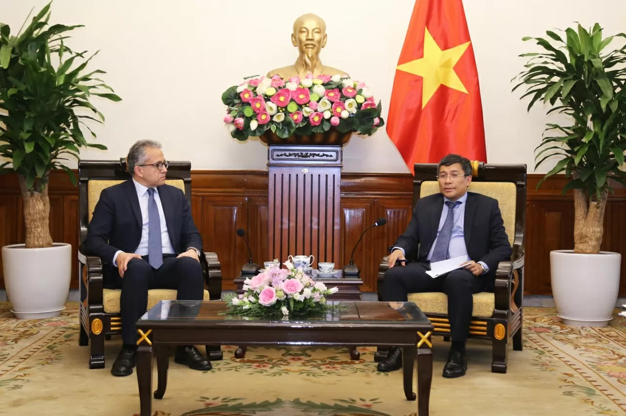 Thứ trưởng Nguyễn Minh Vũ mong muốn được mở rộng hợp tác trong đào tạo nguồn nhân lực chất lượng cao và nghiên cứu chuyên sâu các lĩnh vực Ai Cập có thế mạnh như khảo cổ học, bảo tồn hiện vật, du lịch bền vững… (Ảnh: Thành Long)