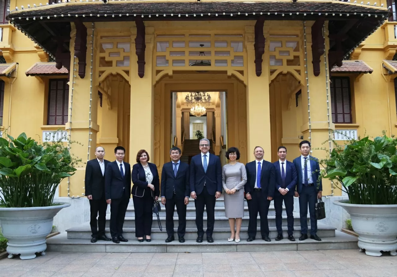 Cán Bộ Ngoại giao cùng đoàn Ai Cập chụp ảnh lưu niệm. (Ảnh: Thành Long)