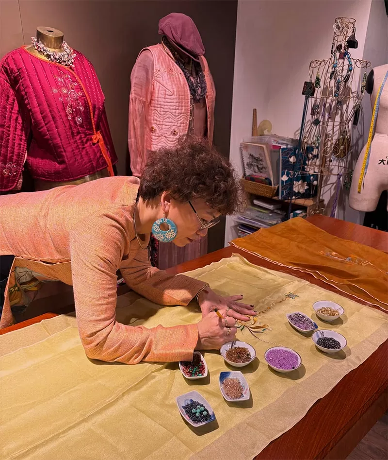 Nhà thiết kế Xuân Thu chia sẻ về ý nghĩa của Bộ sưu tập áo dài chào mừng sự kiện Giải phóng miền Nam, thống nhất đất nước Nhà thiết kế Xuân Thu chia sẻ về Bộ sưu tập áo dài chào mừng sự kiện giải phóng miền Nam, thống nhất đất nước