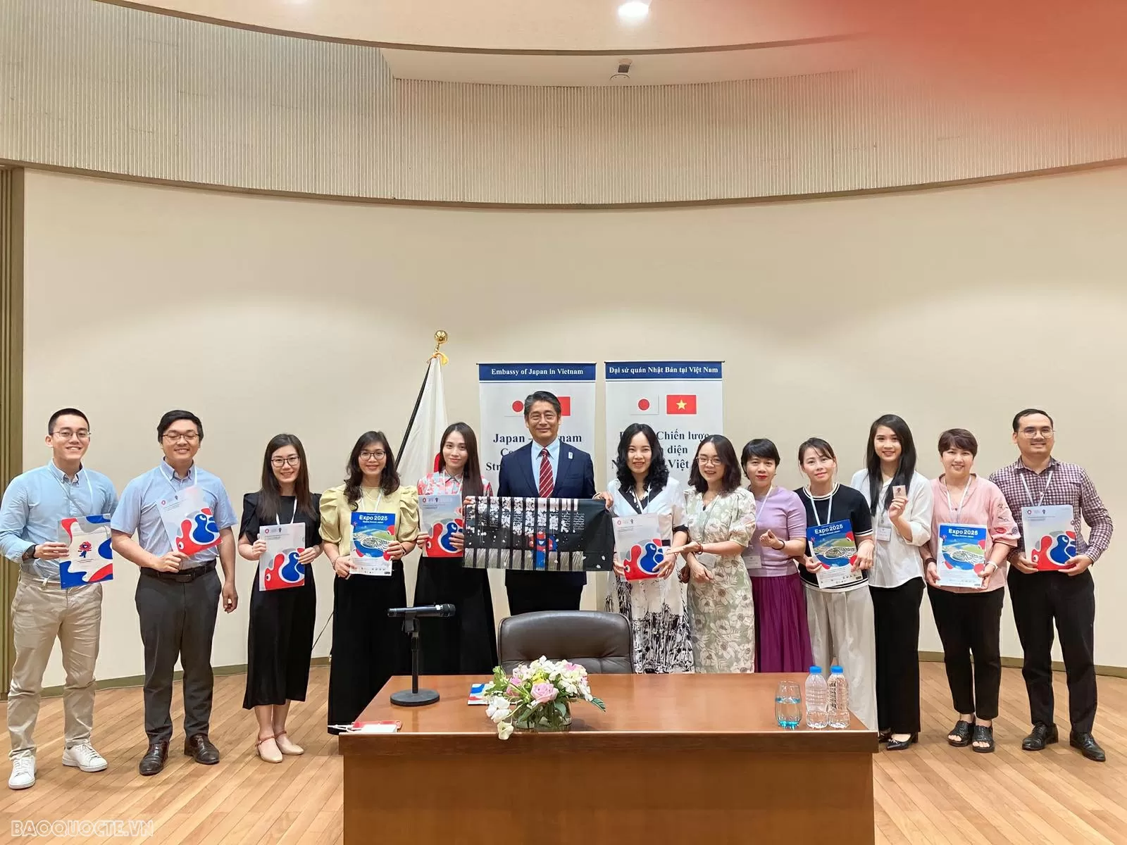 Nhân dịp này, Đại sứ Nhật Bản giới thiệu về Triển lãm Osaka Kansai Expo đang diễn ra tại Nhật Bản. (Ảnh: Thu Trang)