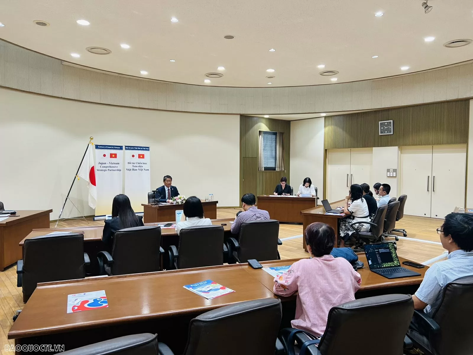 Toàn cảnh họp báo thông tin về chuyến thăm của Thủ tướng Nhật Bản. (Ảnh: Thu Trang)