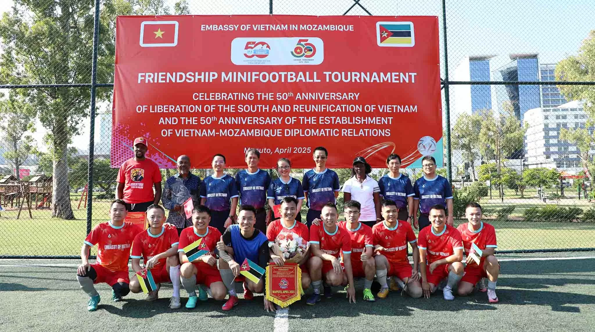 Đại sứ quán Việt Nam tại Mozambique tổ chức Giải bóng đá hữu nghị