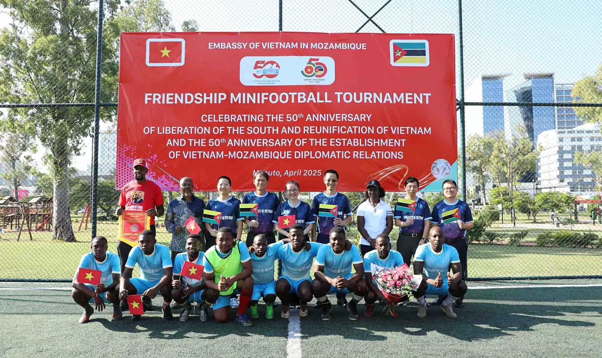Đại sứ quán Việt Nam tại Mozambique tổ chức Giải bóng đá hữu nghị