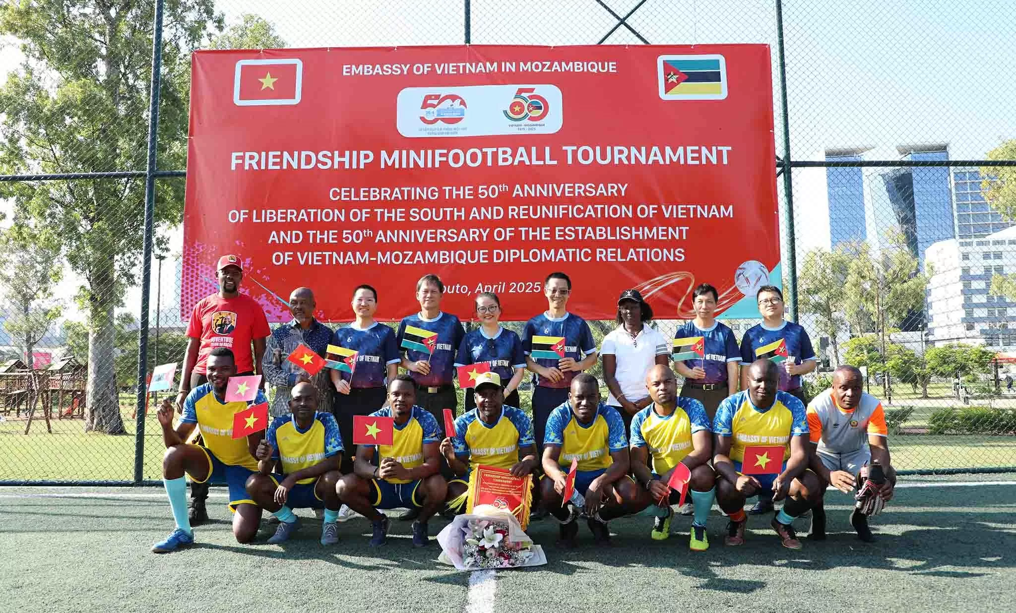 Đại sứ quán Việt Nam tại Mozambique tổ chức Giải bóng đá hữu nghị