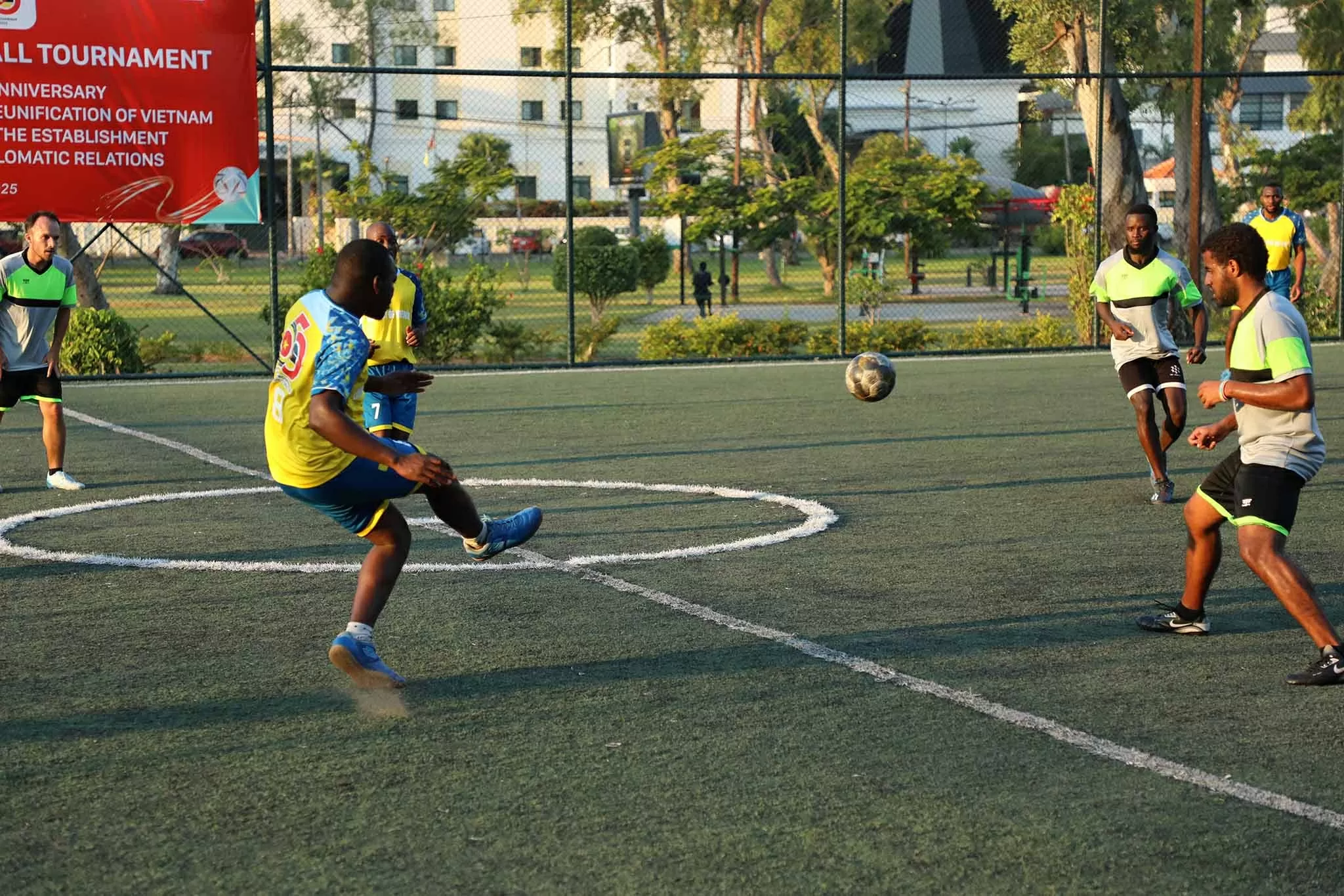 Đại sứ quán Việt Nam tại Mozambique tổ chức Giải bóng đá hữu nghị