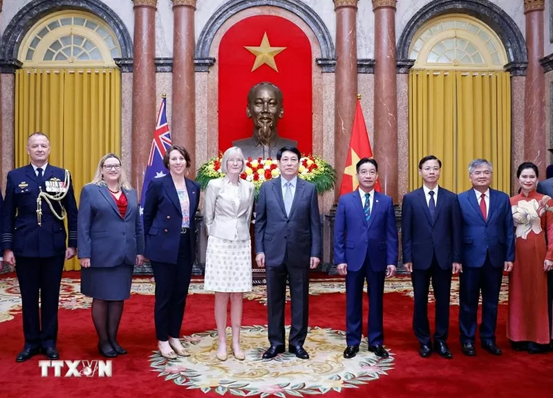Chủ tịch nước Lương Cường với Đại sứ Australia tại Việt Nam Gillian Bird và các đại biểu. (Nguồn: TTXVN) Chủ tịch nước Lương Cường với Đại sứ Australia tại Việt Nam Gillian Bird và các đại biểu. (Nguồn: TTXVN)