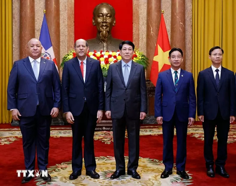 Chủ tịch nước Lương Cường với Đại sứ Cộng hòa Dominicana tại Việt Nam Reinaldo Rafael Espinal Nunez và các đại biểu. (Nguồn: TTXVN) Chủ tịch nước Lương Cường với Đại sứ Cộng hòa Dominicana tại Việt Nam Reinaldo Rafael Espinal Nunez và các đại biểu. (Nguồn: TTXVN)