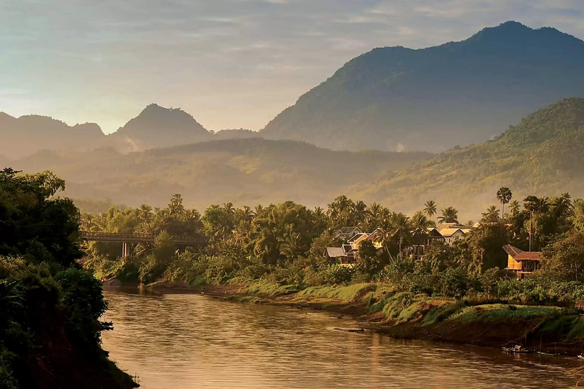Luang Prabang: Từ cố đô ngủ quên đến điểm nóng du lịch châu Á Luang Prabang: Từ cố đô ngủ quên đến điểm nóng du lịch châu Á