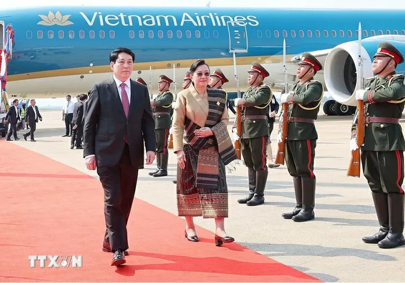 Chủ tịch nước Lương Cường đến Vientiane, bắt đầu chuyến thăm cấp Nhà nước đến Lào
