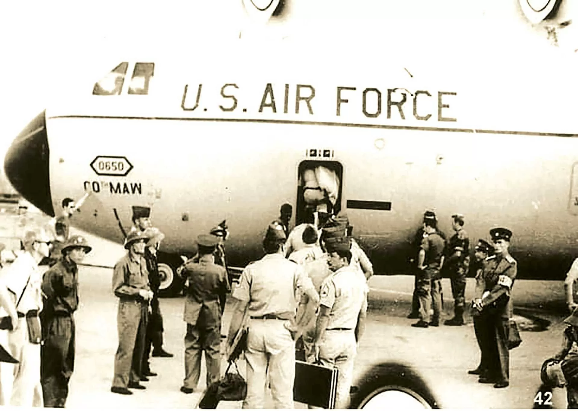 Một lần đi đưa công hàm cho Ủy ban Quốc tế Một lần đi đưa công hàm cho Ủy ban Quốc tế