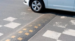 Mẹo lái xe ô tô đi qua gờ giảm tốc một cách nhẹ nhàng và tiết kiệm nhiên liệu