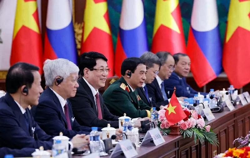 Dành ưu tiên cao nhất cho thúc đẩy hợp tác Việt Nam-Lào trên tất cả các lĩnh vực Dành ưu tiên cao nhất cho thúc đẩy hợp tác Việt Nam-Lào trên tất cả các lĩnh vực