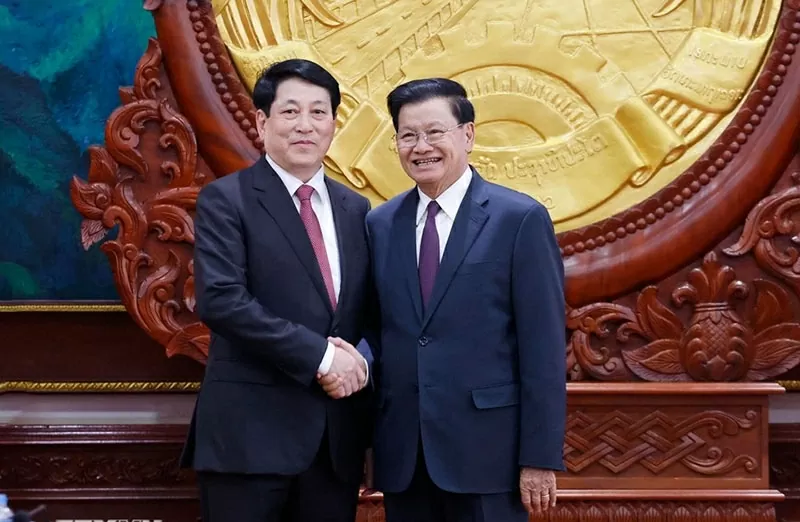 Chủ tịch nước Lương Cường và Tổng Bí thư, Chủ tịch nước Lào Thongloun Sisoulith. (Nguồn: TTXVN)