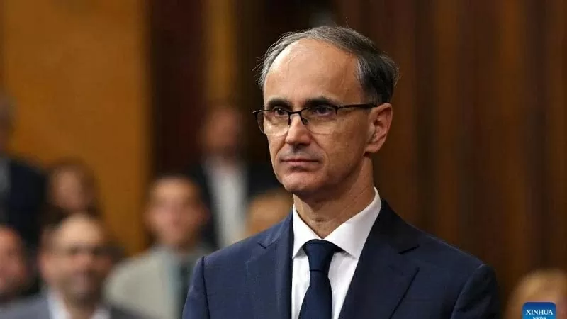 Ông Đuro Macut tuyên thệ nhậm chức tại tòa nhà Quốc hội Serbia ở Belgrade. (Nguồn: Tân Hoa xã) Ông Đuro Macut tuyên thệ nhậm chức tại tòa nhà Quốc hội Serbia ở Belgrade. (Nguồn: Tân Hoa xã)