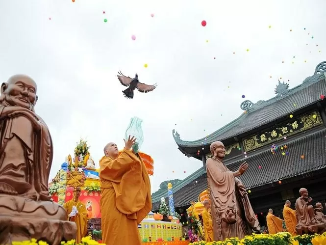 Chủ đề chính của Đại lễ Vesak Liên hợp quốc 2025 là: “Đoàn kết và bao dung vì nhân phẩm con người: Tuệ giác Phật giáo vì Hòa bình thế giới và Phát triển bền vững” Chủ đề chính của Đại lễ Vesak Liên hợp quốc 2025 là: “Đoàn kết và bao dung vì nhân phẩm con người: Tuệ giác Phật giáo vì Hòa bình thế giới và Phát triển bền vững”
