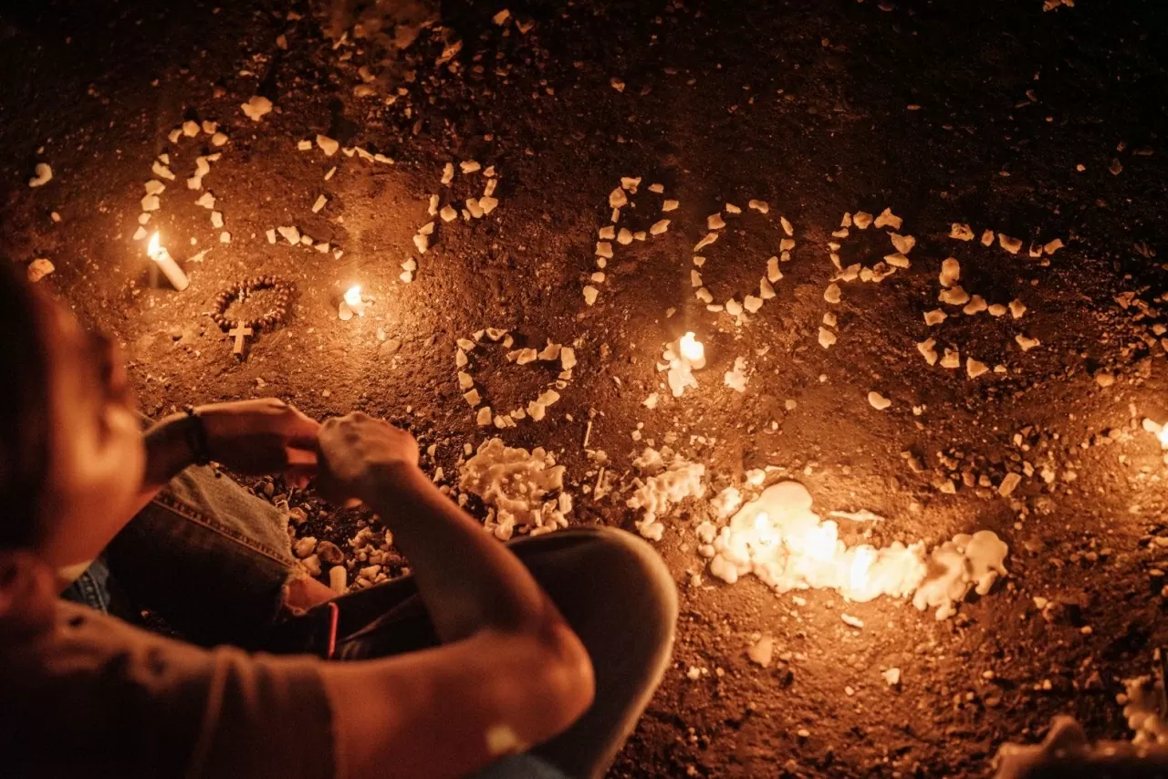 Người dân Timor Leste tưởng niệm Đức Giáo hoàng Francis tại quảng trường Tasitolu ở Dili, ngày 22/4. (Nguồn: AFP)