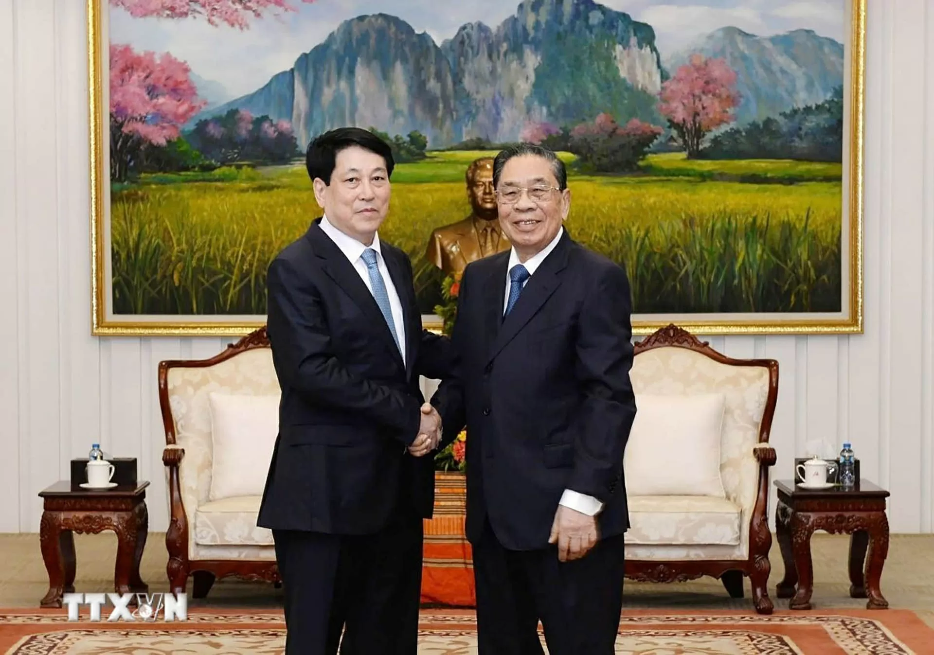 Chủ tịch nước Lương Cường gặp các nguyên Lãnh đạo cấp cao Lào Chủ tịch nước Lương Cường gặp các nguyên Lãnh đạo cấp cao Lào