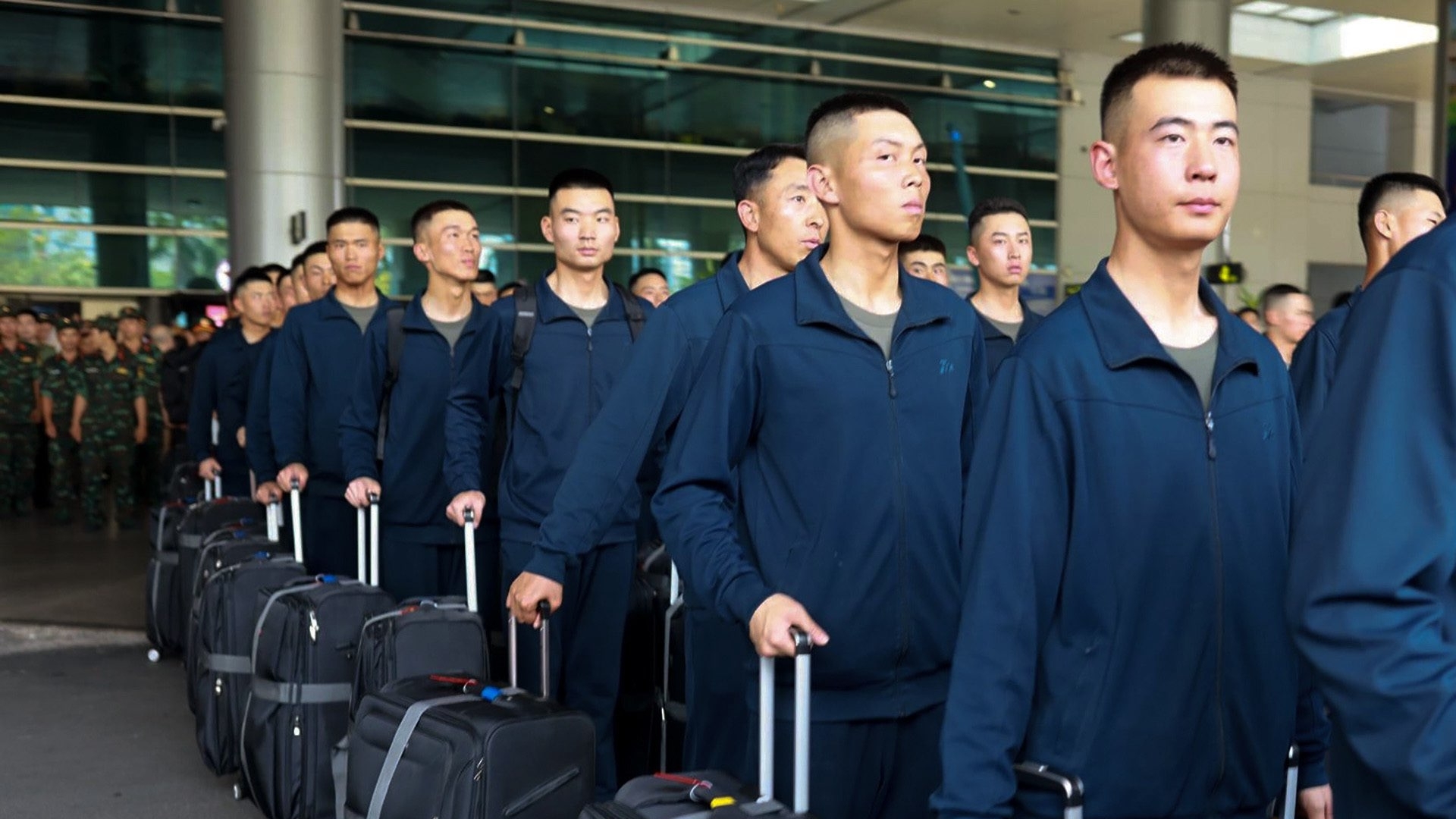 Hơn 100 cán bộ, chiến sĩ Trung Quốc đến Việt Nam chuẩn bị diễu binh kỷ niệm 30/4