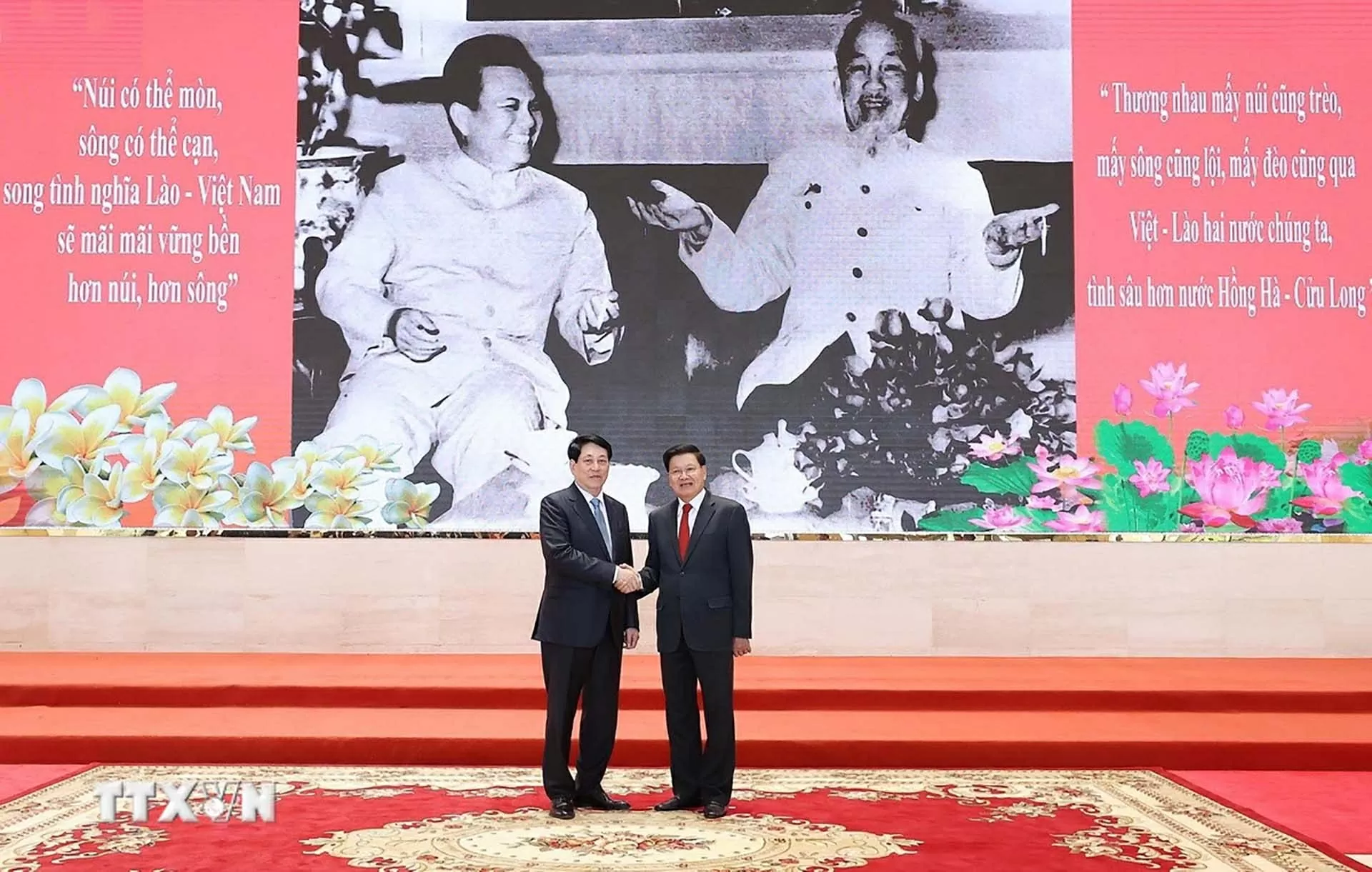 Giao lưu hữu nghị ‘Việt-Lào hai nước chúng ta, tình sâu hơn nước Hồng Hà-Cửu Long’