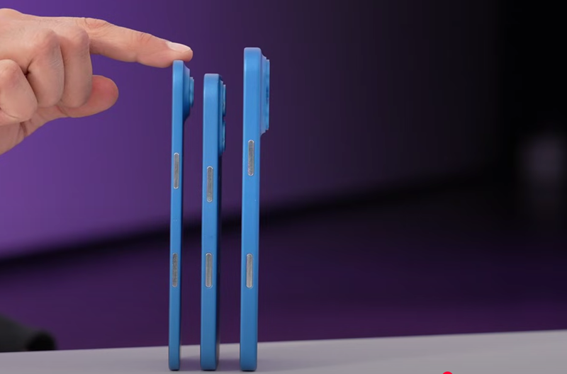 Mô hình iPhone 17 Air so độ mỏng cùng iPhone 17 Pro và iPhone 17 Pro Max