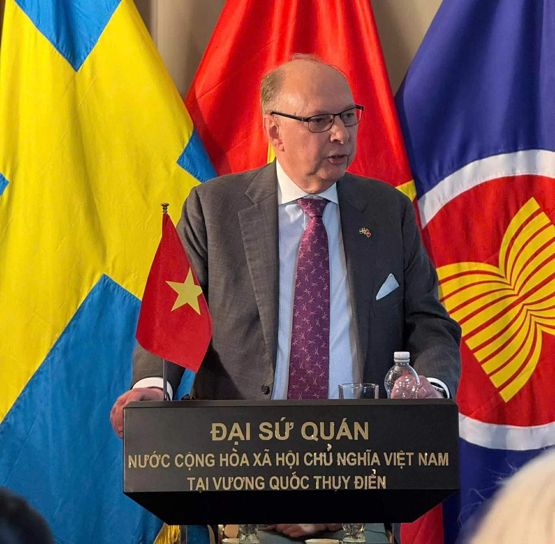 Đại sứ quán Việt Nam tại Thụy Điển tổ chức họp báo và chiếu phim kỷ niệm 50 năm Đại thắng mùa Xuân 1975 Đại sứ quán Việt Nam tại Thụy Điển tổ chức họp báo và chiếu phim kỷ niệm 50 năm Đại thắng mùa Xuân 1975