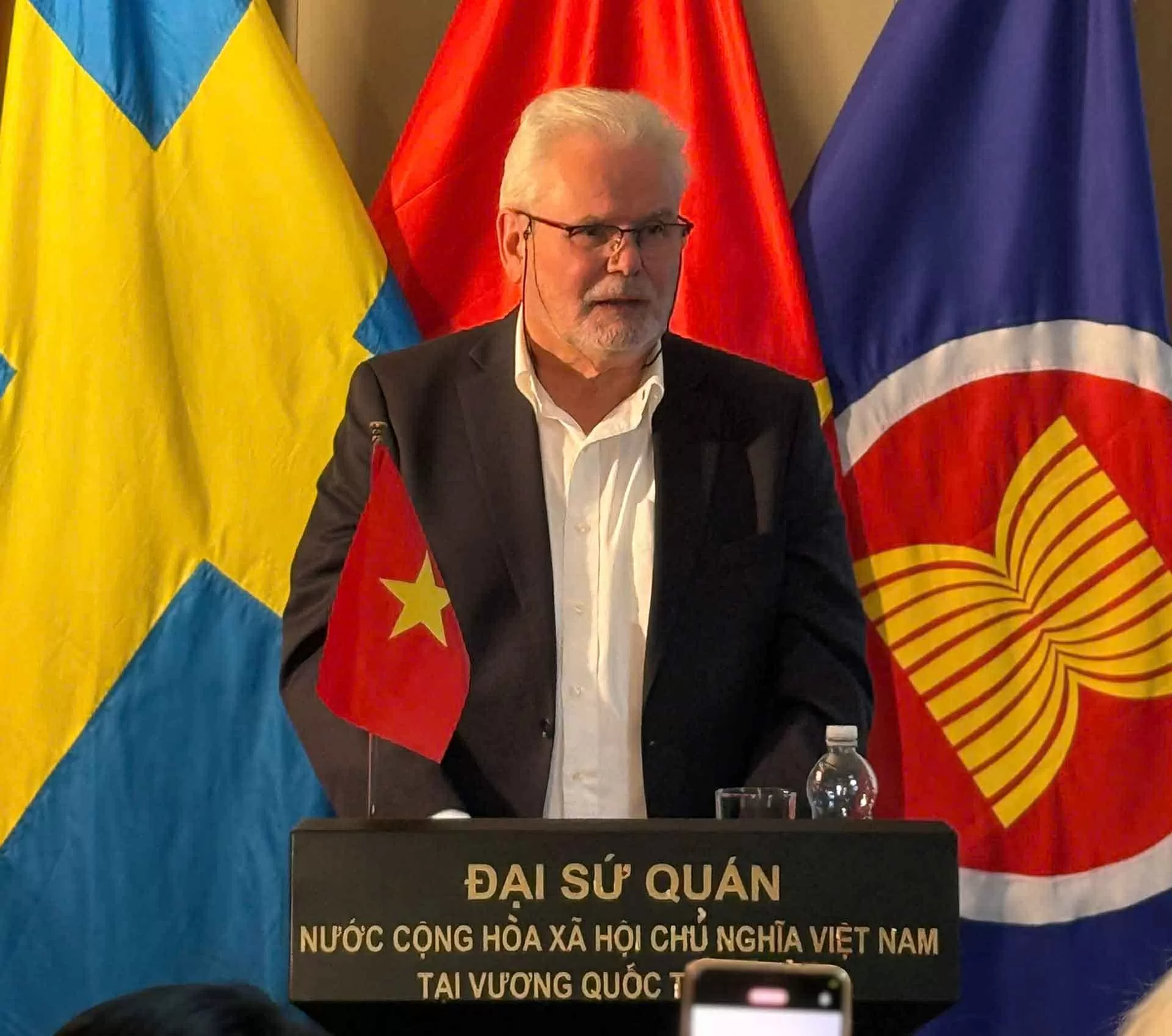 Đại sứ quán Việt Nam tại Thụy Điển tổ chức họp báo và chiếu phim kỷ niệm 50 năm Đại thắng mùa Xuân 1975 Đại sứ quán Việt Nam tại Thụy Điển tổ chức họp báo và chiếu phim kỷ niệm 50 năm Đại thắng mùa Xuân 1975