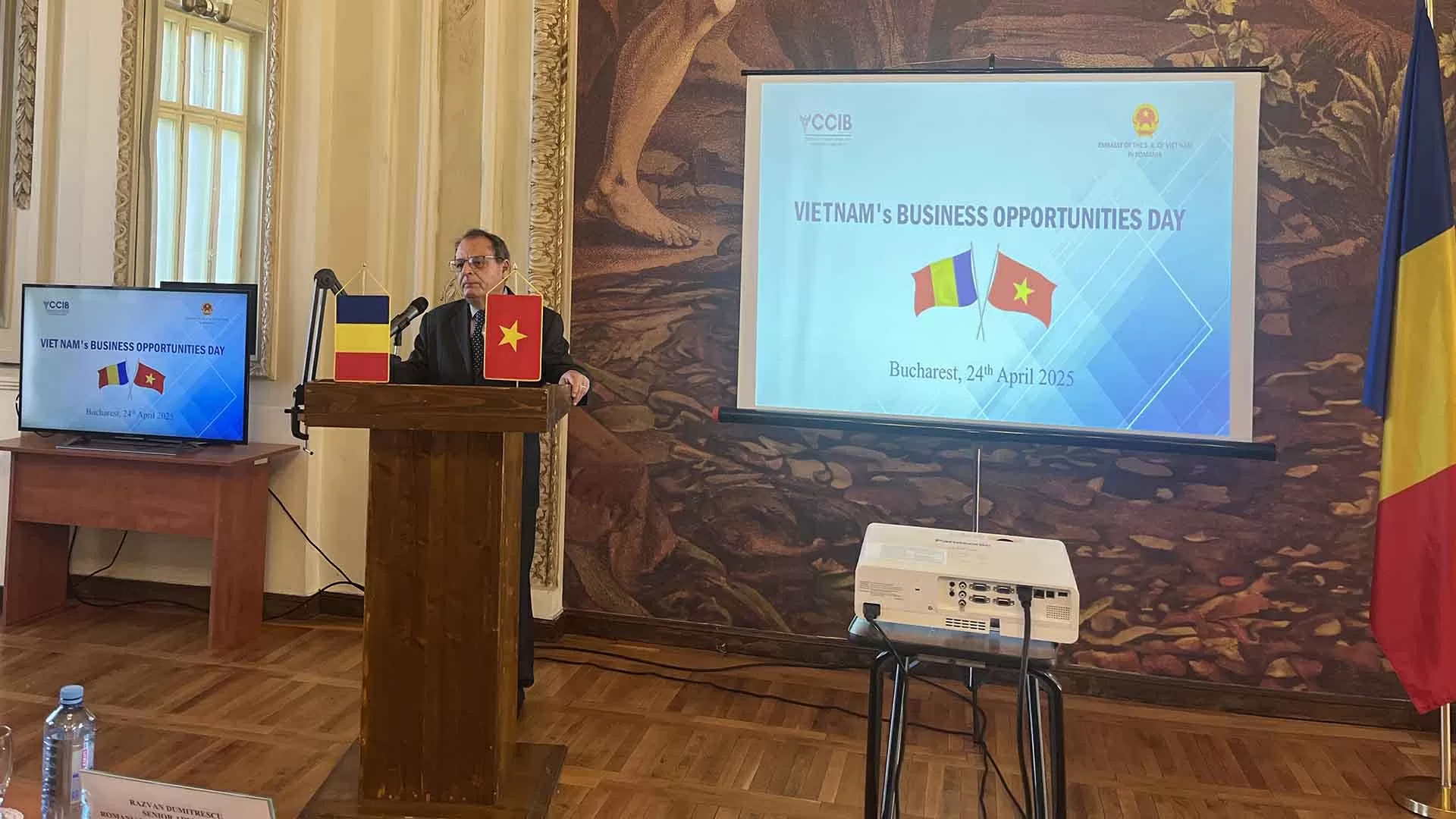 Việt Nam-Romania: Nhanh chóng hiện thực hóa mục tiêu đạt 1 tỷ USD kim ngạch thương mại song phương Việt Nam-Romania: Nhanh chóng hiện thực hóa mục tiêu đạt 1 tỷ USD kim ngạch thương mại song phương