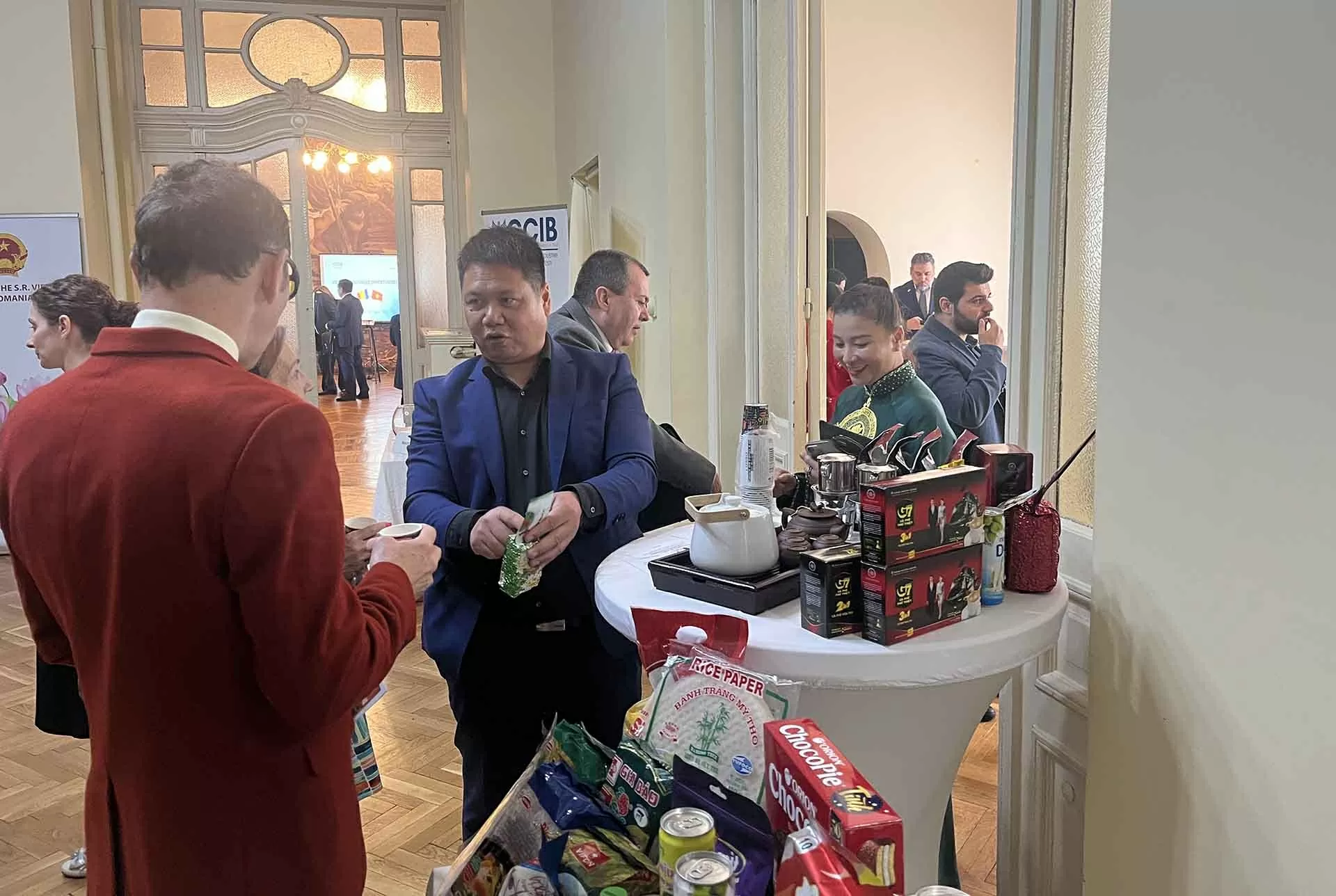 Việt Nam-Romania: Nhanh chóng hiện thực hóa mục tiêu đạt 1 tỷ USD kim ngạch thương mại song phương Việt Nam Romania: Nhanh chóng hiện thực hóa mục tiêu đạt 1 tỷ USD kim ngạch thương mại song phương