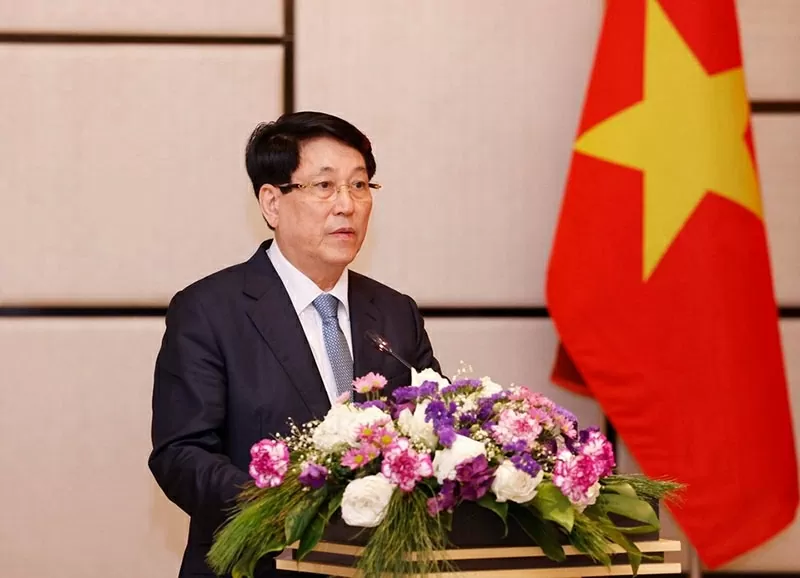 Chủ tịch nước gặp đại diện các hội đoàn, doanh nhân, trí thức và cộng đồng người Việt Nam tại Lào