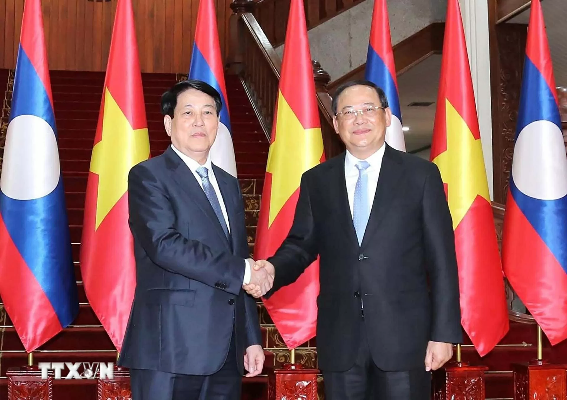 Việt Nam-Lào hướng tới mục tiêu kim ngạch thương mại 5 tỷ USD trong những năm tới Việt Nam-Lào hướng tới mục tiêu kim ngạch thương mại 5 tỷ USD trong những năm tới