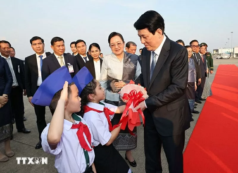 Chủ tịch nước Lương Cường thăm Đại sứ quán Việt Nam tại Lào