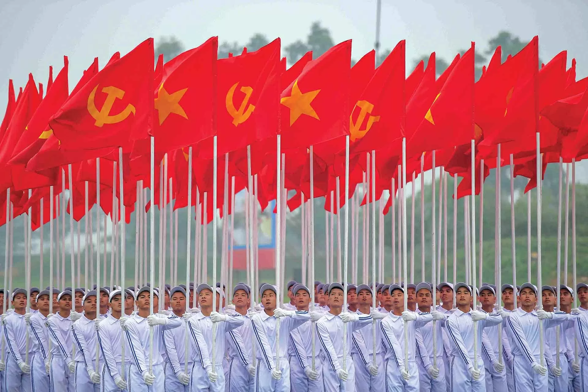 23. (2 trang Đại sứ Việt Nam) Số Tết(V) - OK: Vươn xa như vó ngựa Thánh Gióng