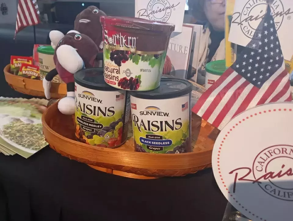 Chủ tịch NU khẳng định, chứng nhận Halal là chính sách cần thiết và hợp pháp tại Indonesia - nơi có phần đông dân số là người Hồi giáo. Ảnh: Sản phẩm nho khô Mỹ tại 1 cửa hàng Indonesia. (Nguồn: Jakarta Globe)