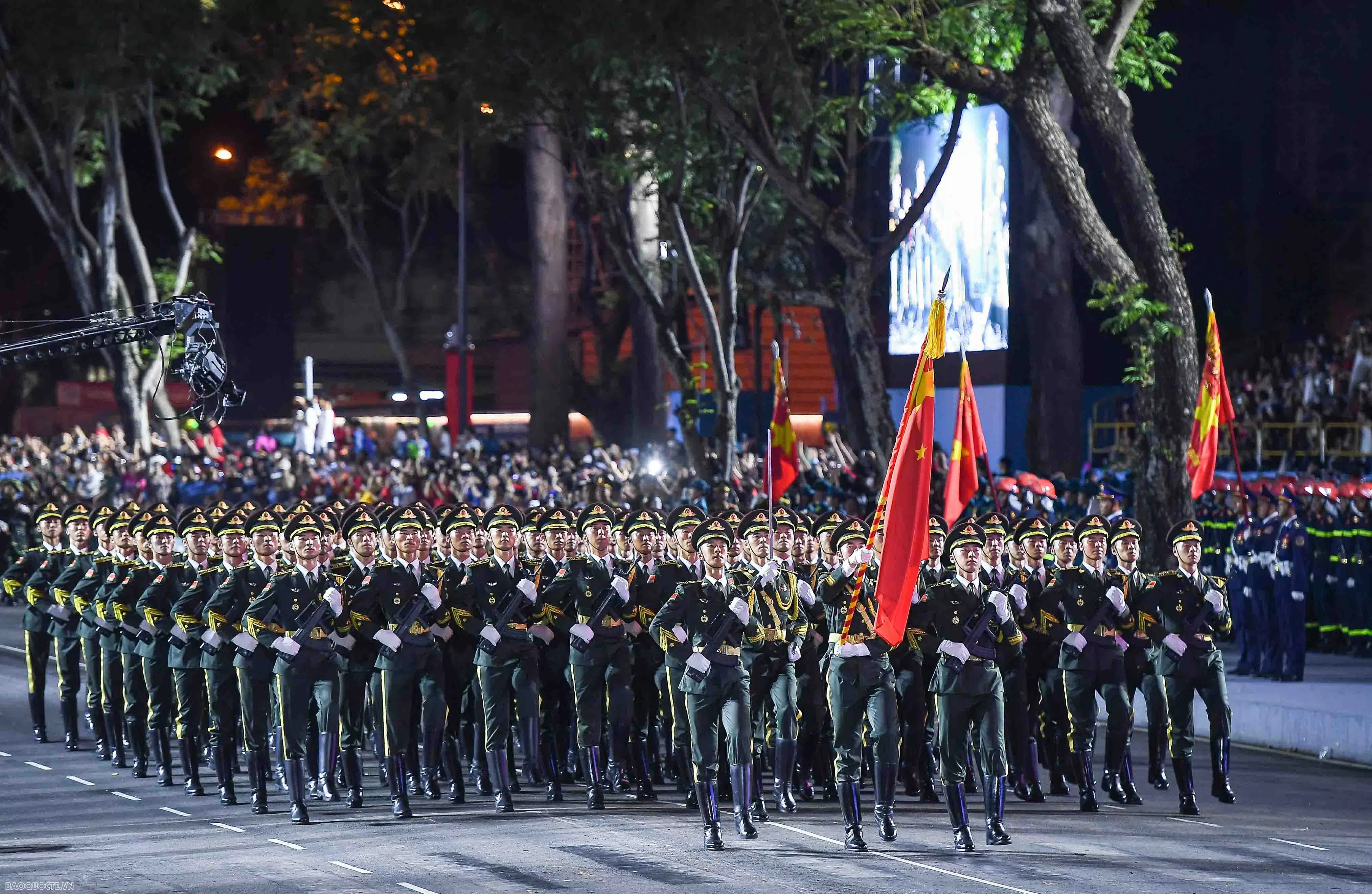 Hình ảnh quân đội Trung Quốc, Lào và Campuchia diễu binh tại Việt Nam