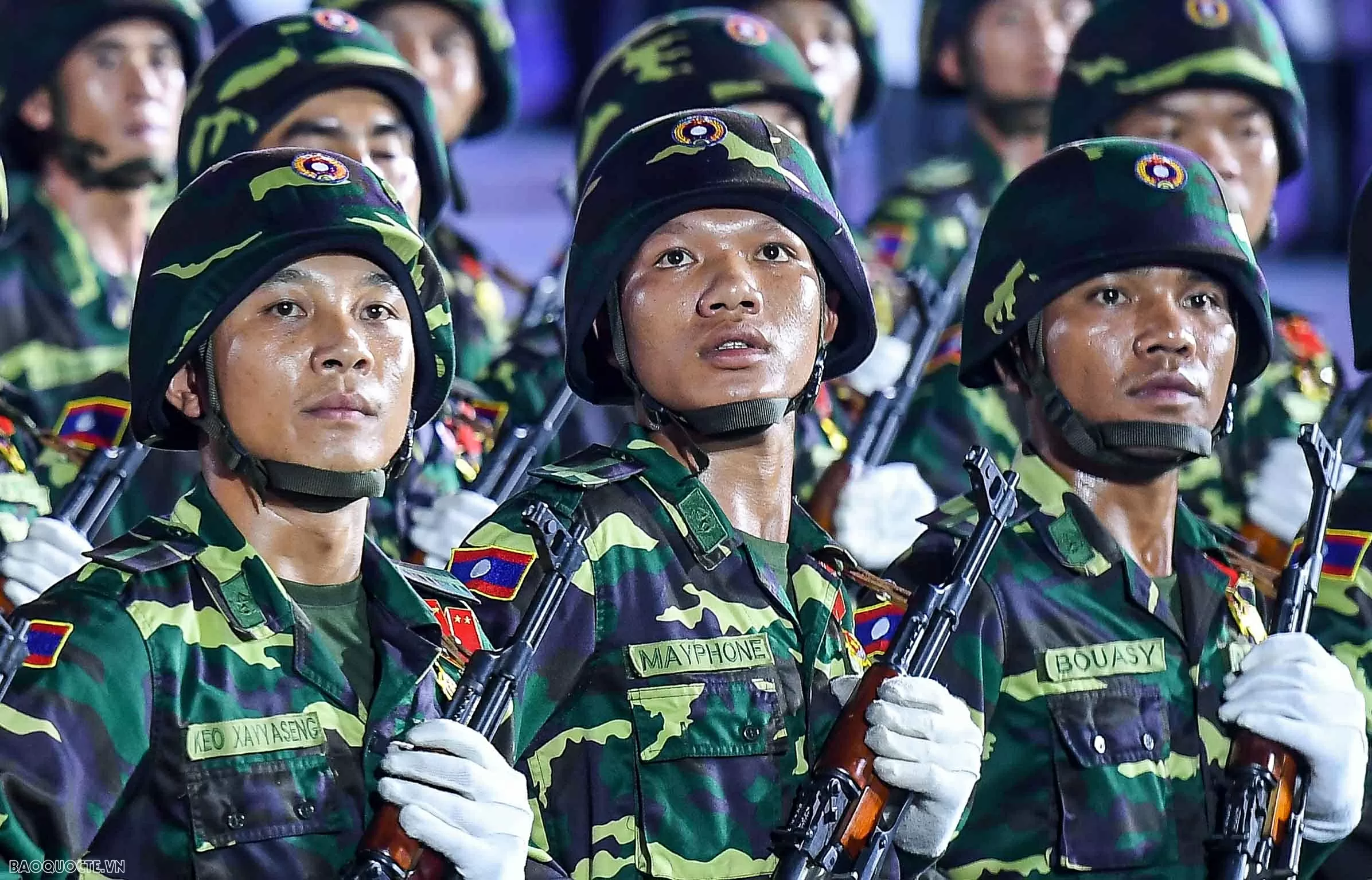 Hình ảnh quân đội Trung Quốc, Lào và Campuchia diễu binh tại Việt Nam