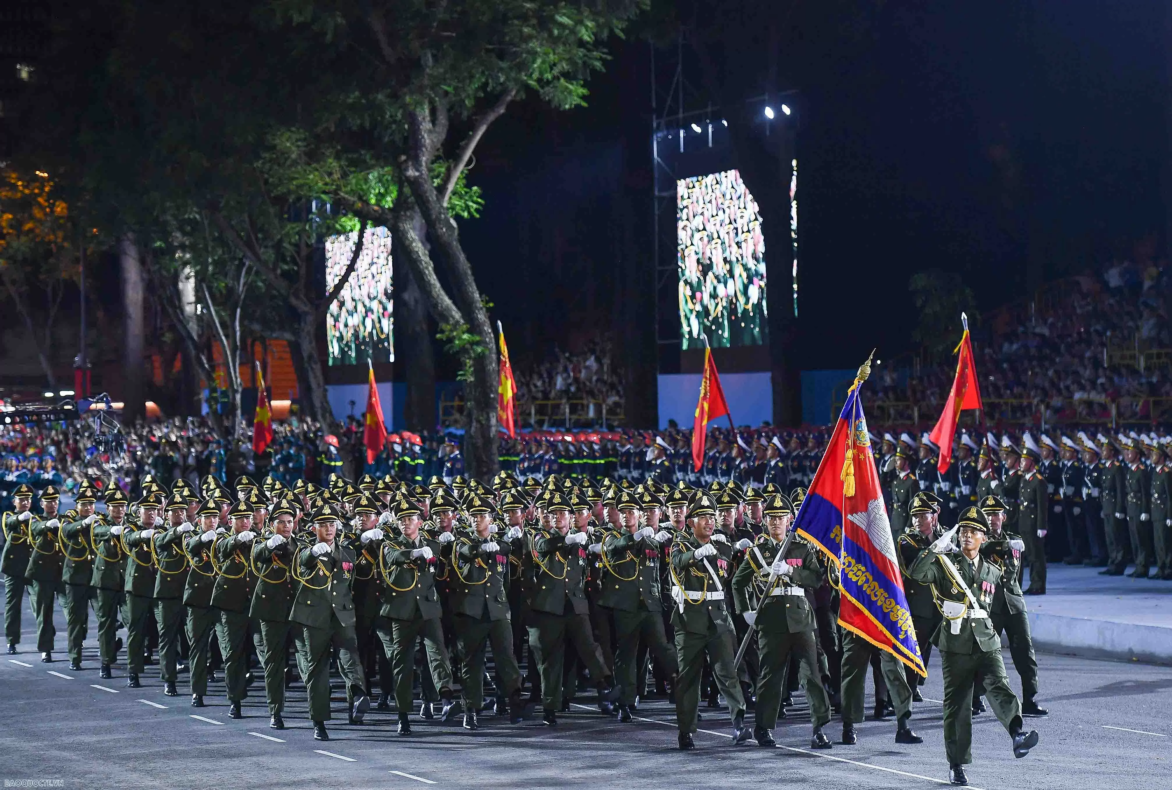Hình ảnh quân đội Trung Quốc, Lào và Campuchia diễu binh tại Việt Nam