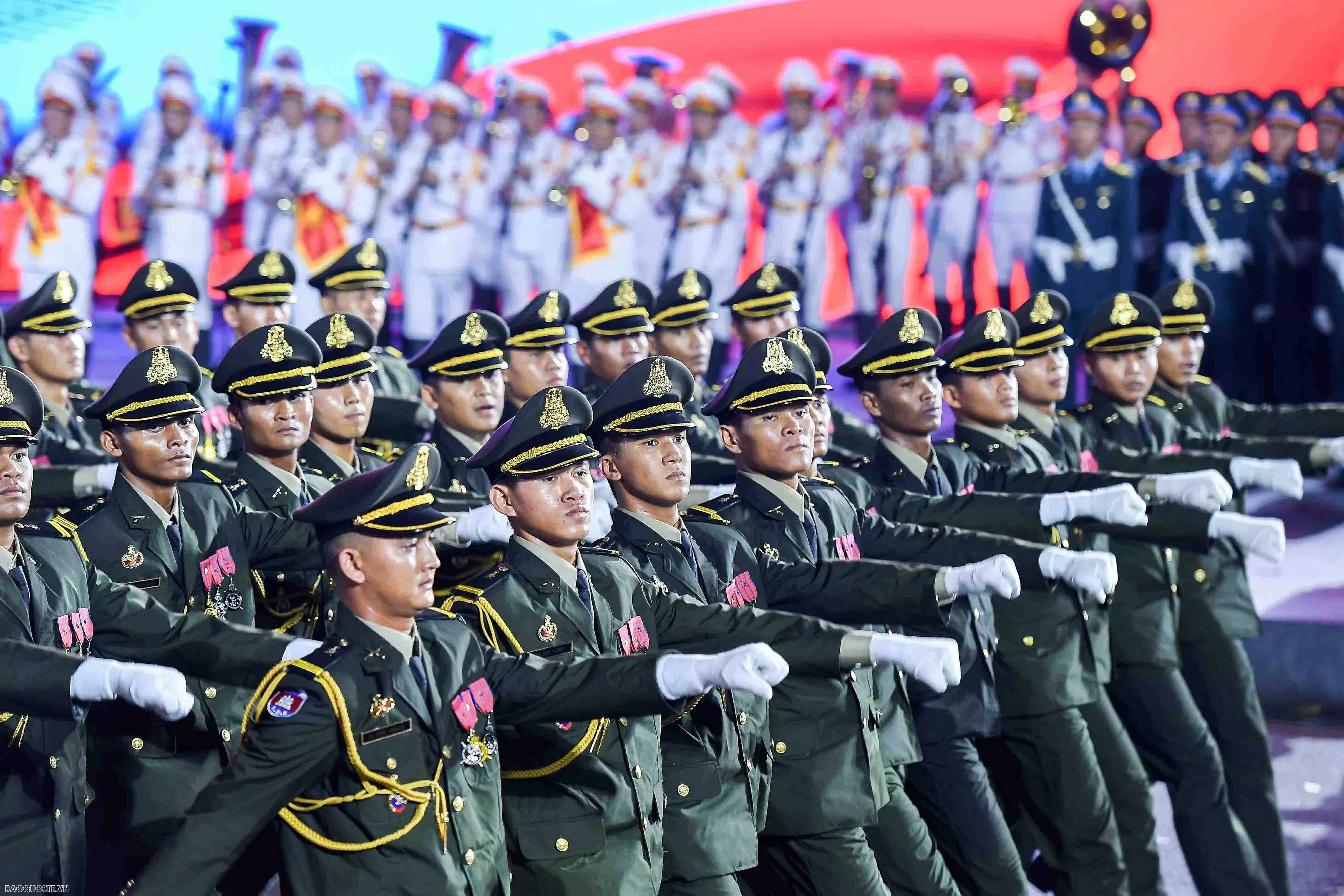 Hình ảnh quân đội Trung Quốc, Lào và Campuchia diễu binh tại Việt Nam