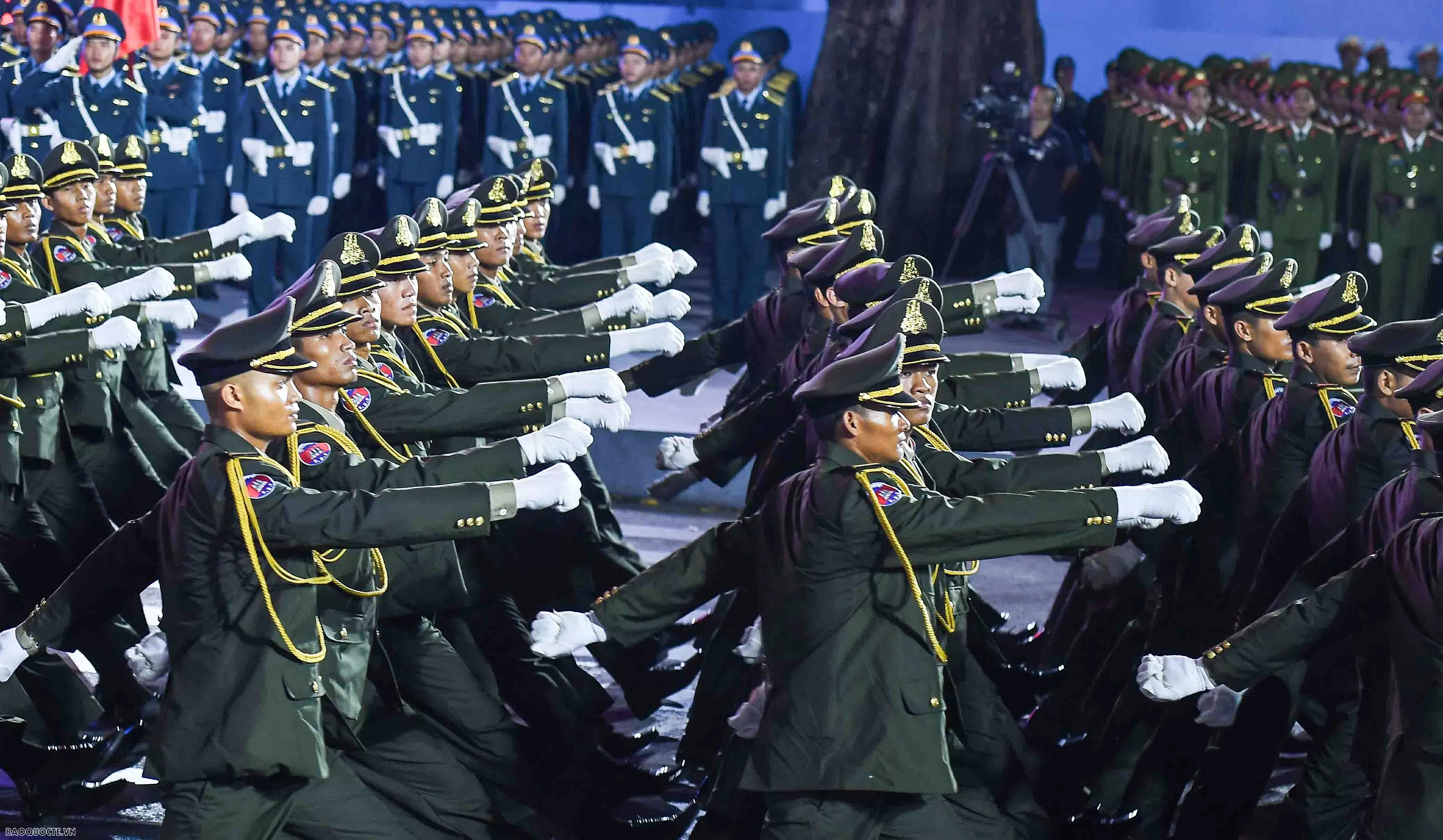 Hình ảnh quân đội Trung Quốc, Lào và Campuchia diễu binh tại Việt Nam