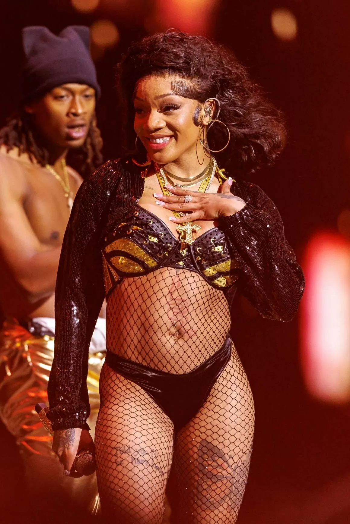 Nhìn lại những bộ cánh ấn tượng 'có một không hai' của dàn sao tại Coachella 2025