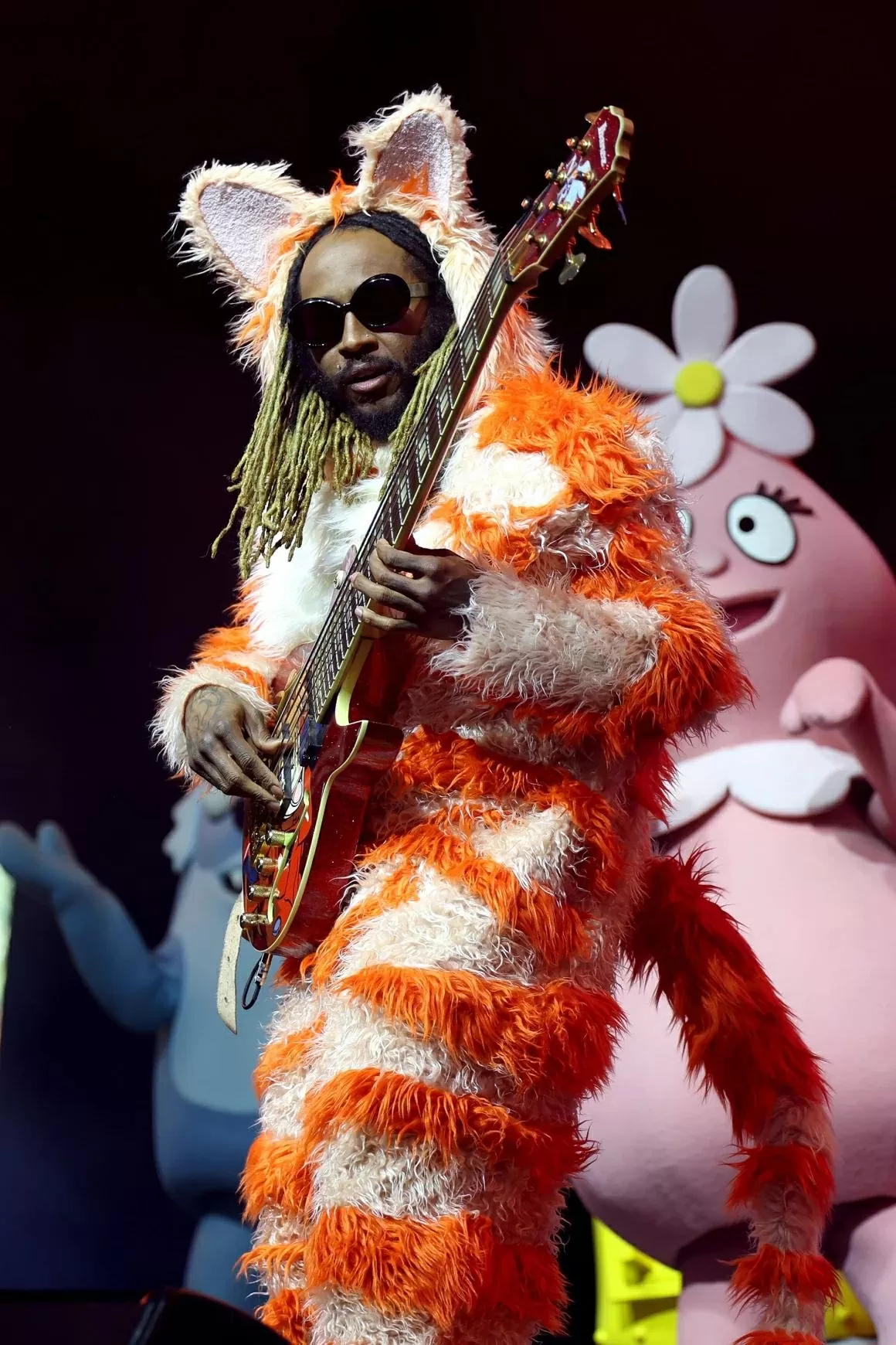 Nhìn lại những bộ cánh ấn tượng 'có một không hai' của dàn sao tại Coachella 2025