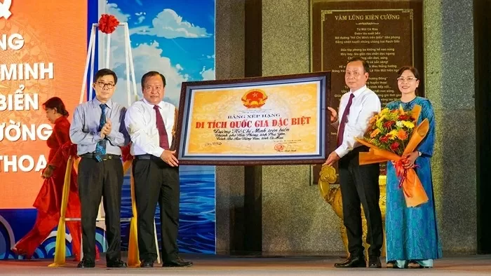 Di tích quốc gia đặc biệt tại Bến Vàm Lũng Cà Mau đón nhận Bằng xếp hạng di tích quốc gia đặc biệt Đường Hồ Chí Minh trên biển - Bến Vàm Lũng