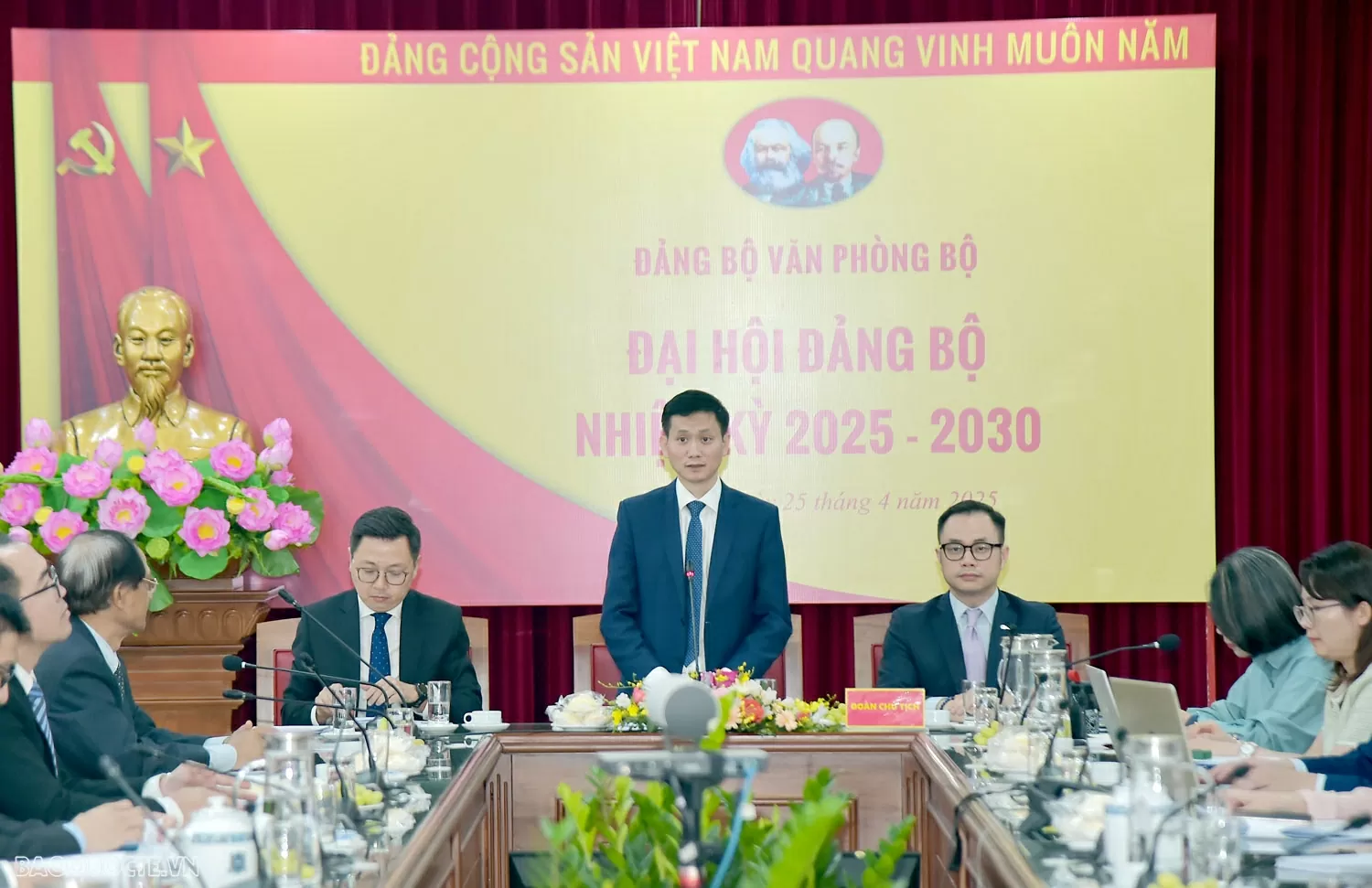 Đại hội Đảng bộ Văn phòng Bộ Ngoại giao nhiệm kỳ 2025-2030: Đoàn kết, vững mạnh, hoàn thành xuất sắc nhiệm vụ chính trị Đại hội Đảng bộ Văn phòng Bộ Ngoại giao nhiệm kỳ 2025-2030: Đoàn kết, vững mạnh, hoàn thành xuất sắc nhiệm vụ chính trị