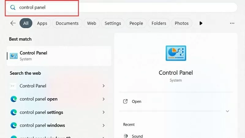 Gõ Control Panel trên thanh tìm kiếm để di chuyển đến bảng điều khiển