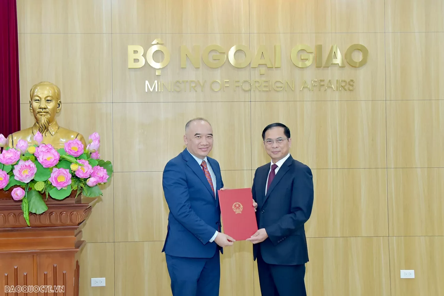 Bộ Ngoại giao tổ chức lễ công bố và trao quyết định điều động, bổ nhiệm cán bộ lãnh đạo quản lý