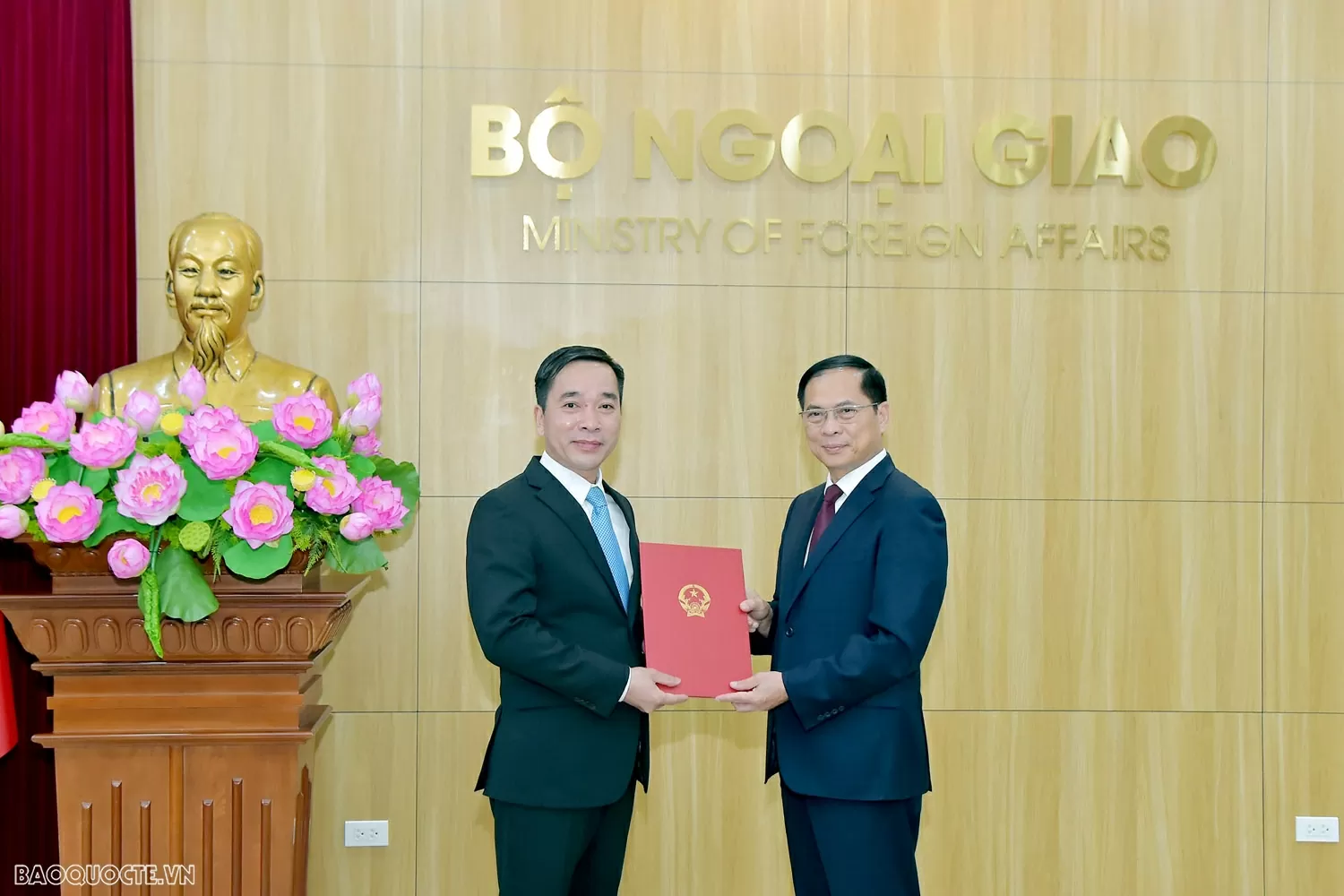 Bộ Ngoại giao tổ chức lễ công bố và trao quyết định điều động, bổ nhiệm cán bộ lãnh đạo quản lý