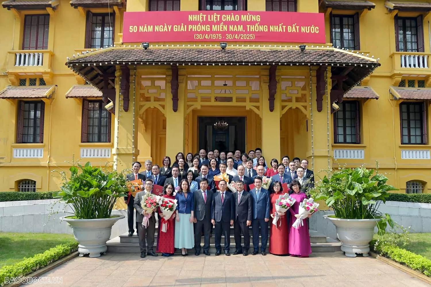 Bộ Ngoại giao tổ chức lễ công bố và trao quyết định điều động, bổ nhiệm cán bộ lãnh đạo quản lý Bộ Ngoại giao tổ chức lễ công bố và trao quyết định điều động, bổ nhiệm cán bộ lãnh đạo quản lý