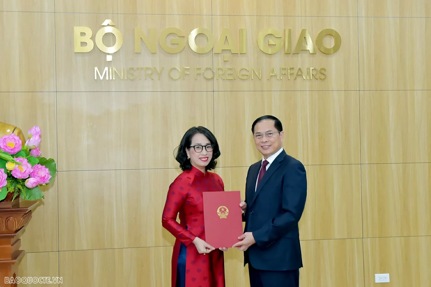 Bộ Ngoại giao tổ chức lễ công bố và trao quyết định điều động, bổ nhiệm cán bộ lãnh đạo quản lý Bộ Ngoại giao tổ chức lễ công bố và trao quyết định điều động, bổ nhiệm cán bộ lãnh đạo quản lý